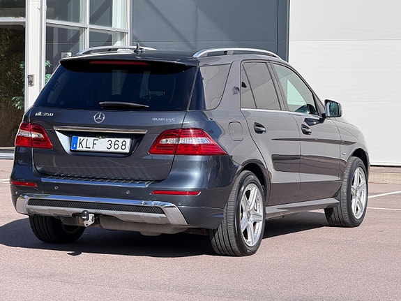 Mercedes-Benz ML350 8 of 27
