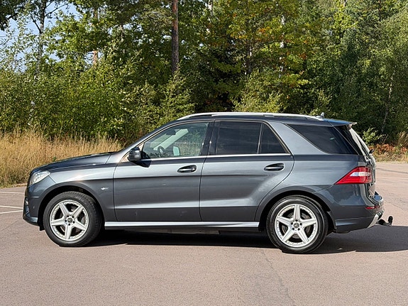 Mercedes-Benz ML350 11 of 27