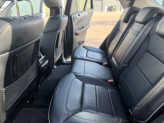 Mercedes-Benz ML350 15 of 27