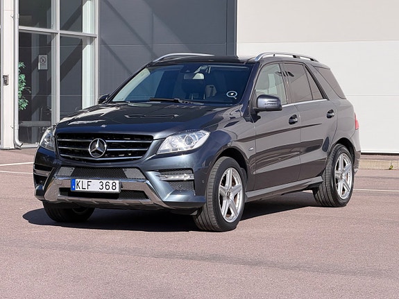 Mercedes-Benz ML350 2 of 27