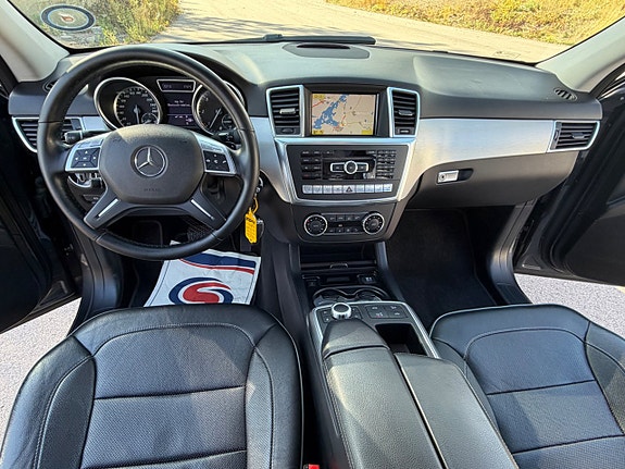 Mercedes-Benz ML350 16 of 27
