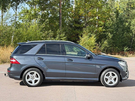 Mercedes-Benz ML350 5 of 27