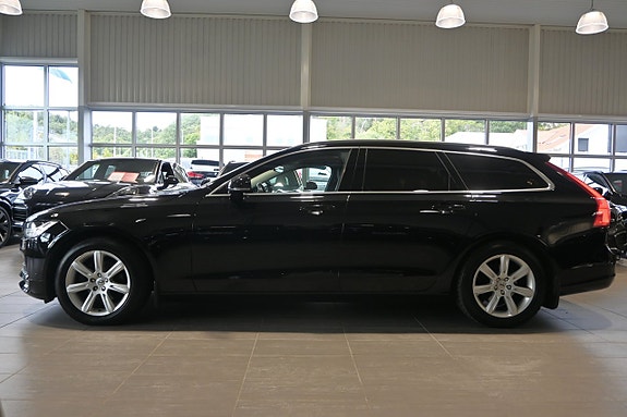 Volvo V90 2 of 26