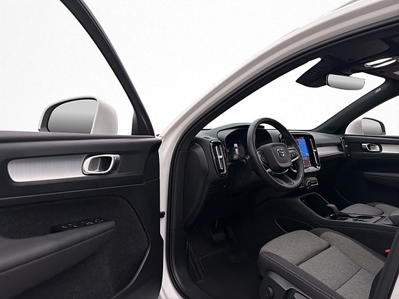 Volvo XC40 11 of 30