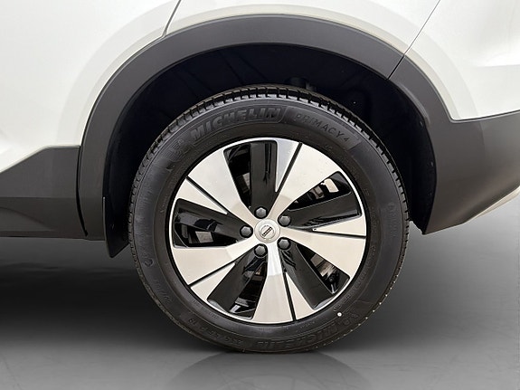 Volvo XC40 10 of 30