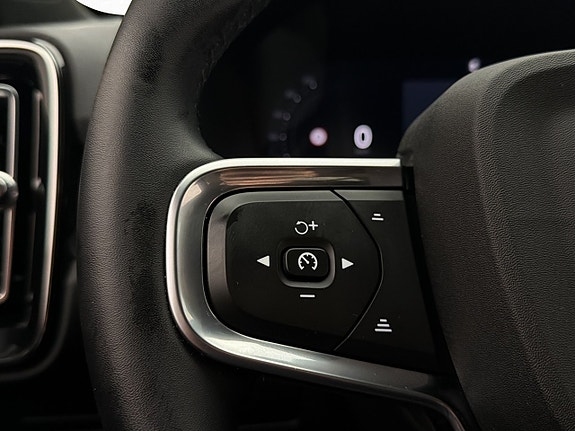 Volvo XC40 28 of 30