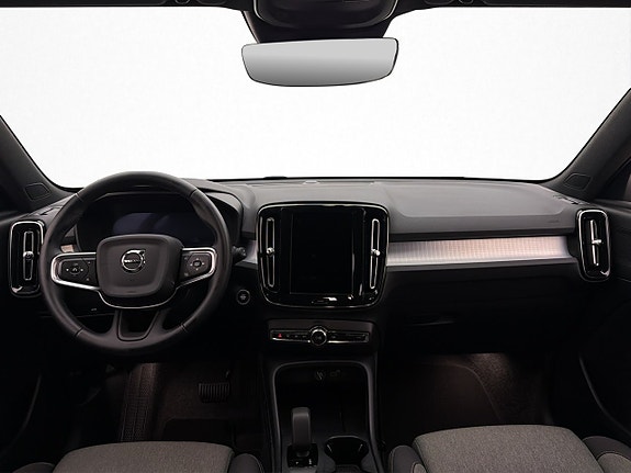 Volvo XC40 18 of 30