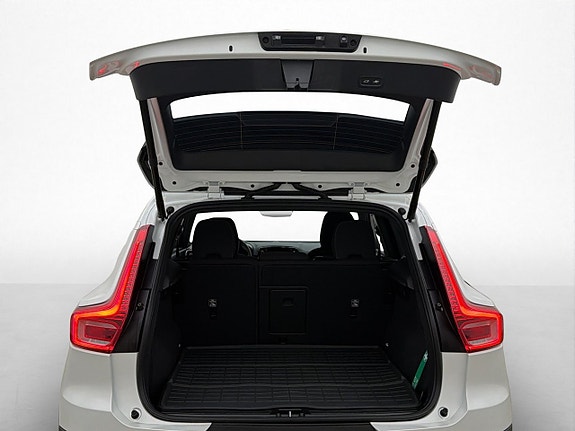 Volvo XC40 16 of 30