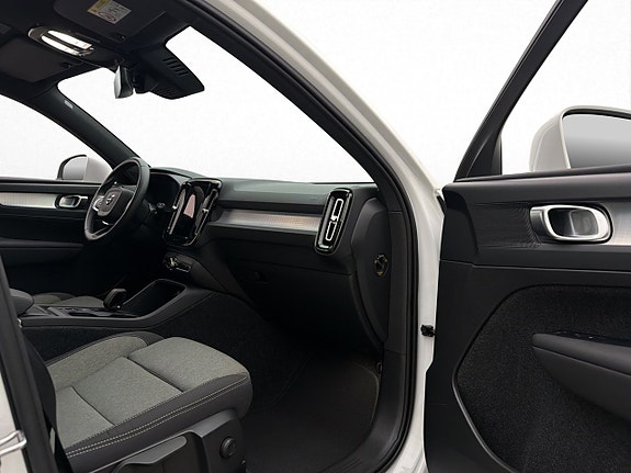 Volvo XC40 15 of 30