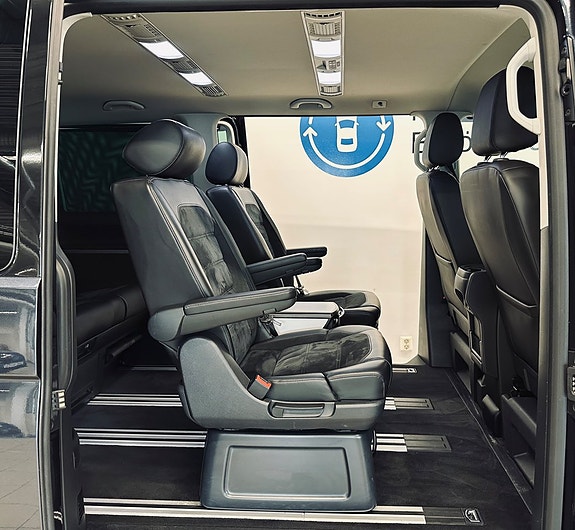 Volkswagen Multivan 12 of 15