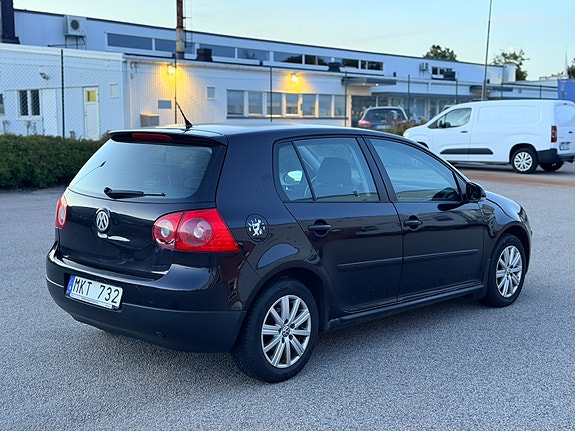 Volkswagen Golf V 5 of 22
