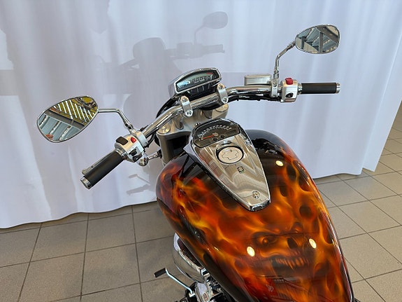 Suzuki M1800 8 of 10