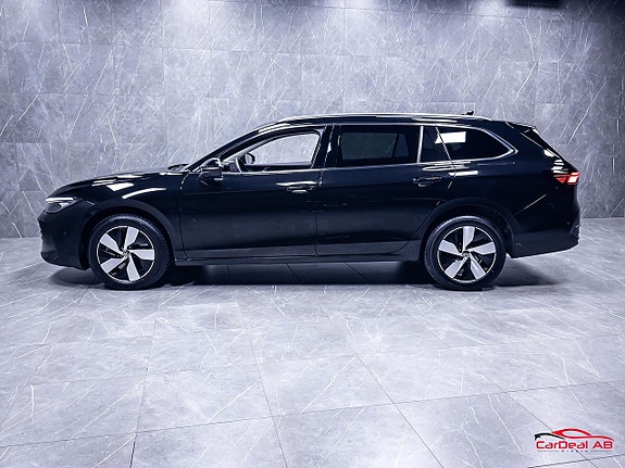 Volkswagen Passat 4 of 30