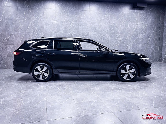Volkswagen Passat 8 of 30