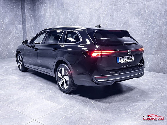 Volkswagen Passat 5 of 30