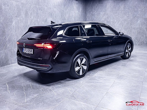 Volkswagen Passat 7 of 30