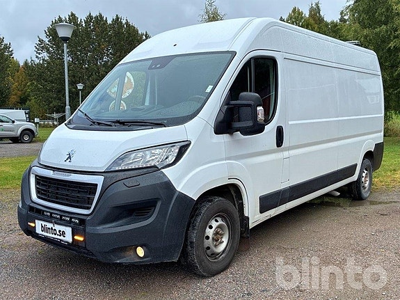 Större skåpbil med kran Peugeot Boxer