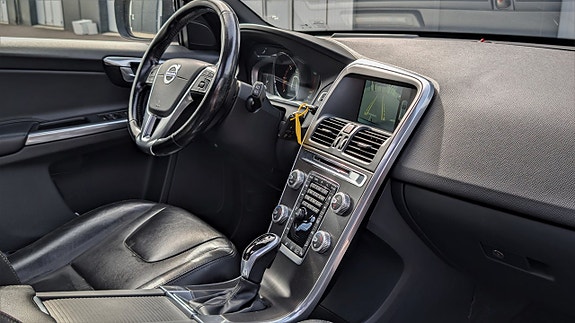 Volvo XC60 10 of 24