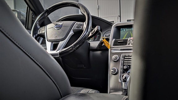 Volvo XC60 12 of 24