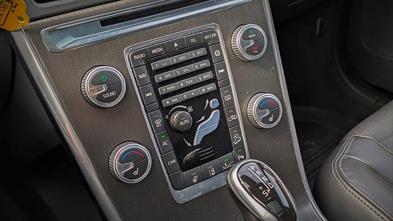 Volvo XC60 16 of 24