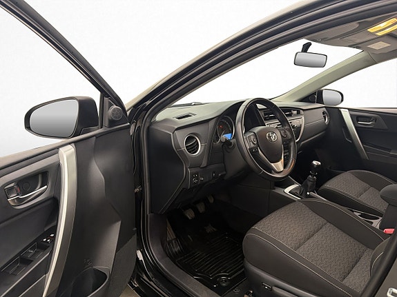 Toyota Auris 9 of 26