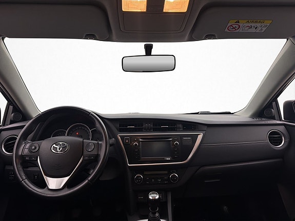 Toyota Auris 15 of 26