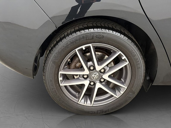Toyota Auris 25 of 26