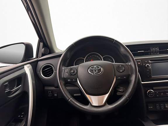 Toyota Auris 11 of 26