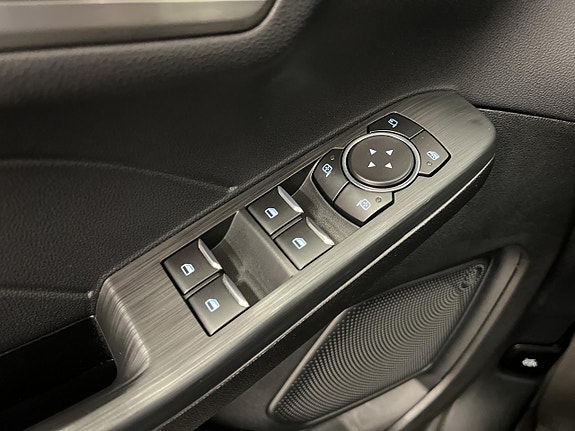 Ford Kuga 17 of 21