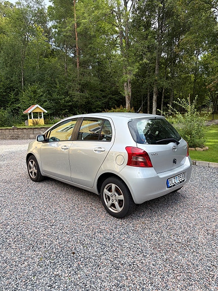 Toyota Yaris 2 of 2