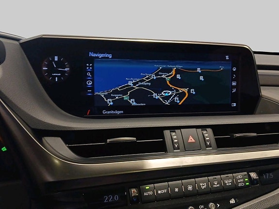 Lexus ES300h 12 of 16