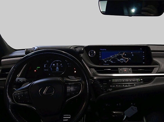 Lexus ES300h 10 of 16