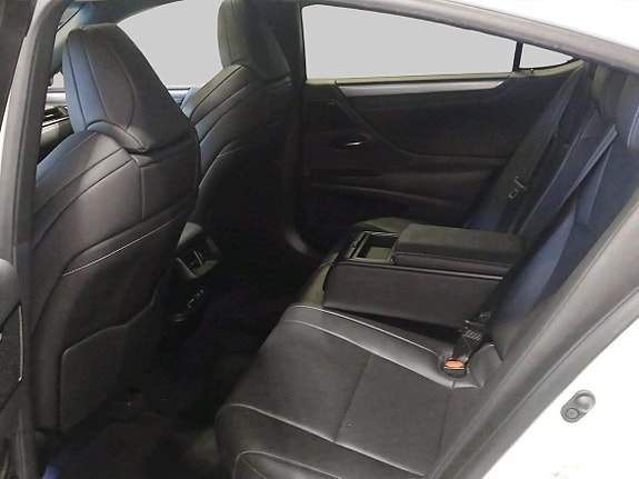 Lexus ES300h 16 of 16