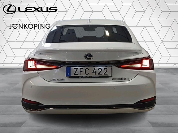 Lexus ES300h 8 of 16