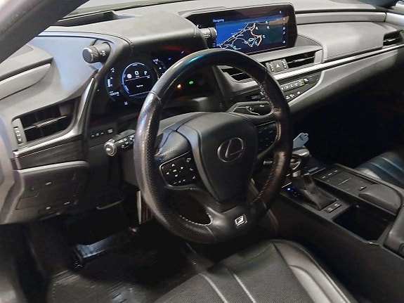 Lexus ES300h 9 of 16