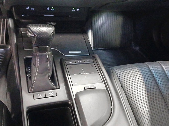 Lexus ES300h 14 of 16