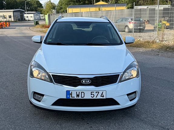 Kia Ceed 2 of 18