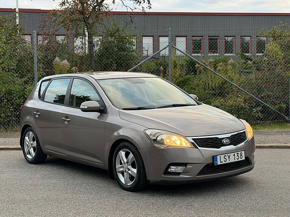 Kia Ceed 4 of 17