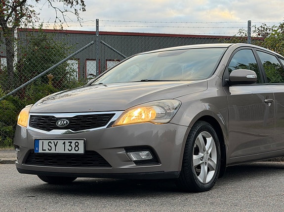 Kia Ceed 2 of 17