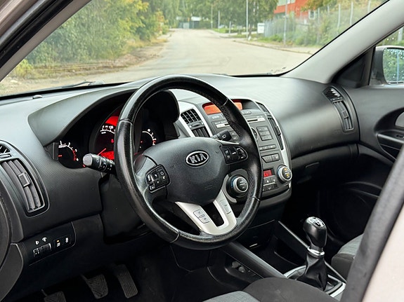 Kia Ceed 10 of 17