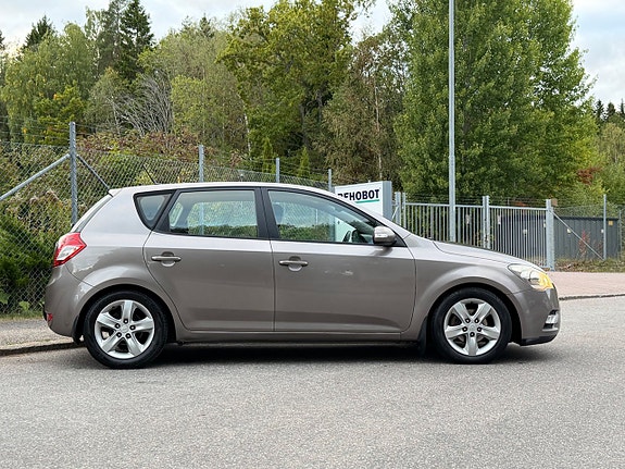 Kia Ceed 5 of 17