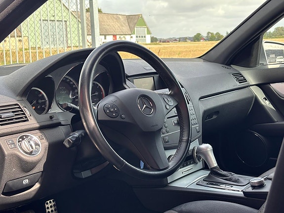 Mercedes-Benz C220 8 of 26