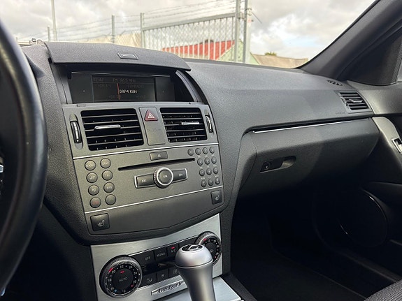 Mercedes-Benz C220 14 of 26