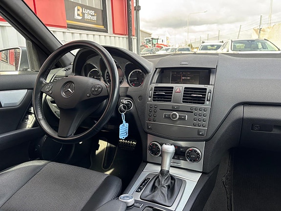 Mercedes-Benz C220 11 of 26