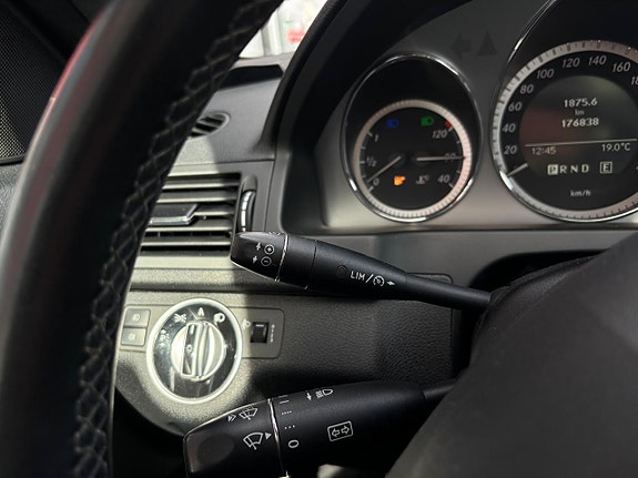 Mercedes-Benz C220 24 of 26