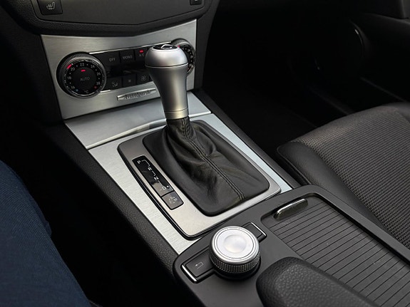 Mercedes-Benz C220 15 of 26