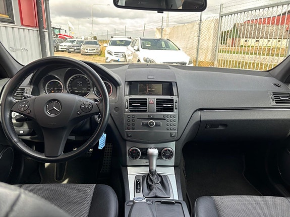 Mercedes-Benz C220 9 of 26