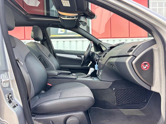 Mercedes-Benz C220 21 of 26