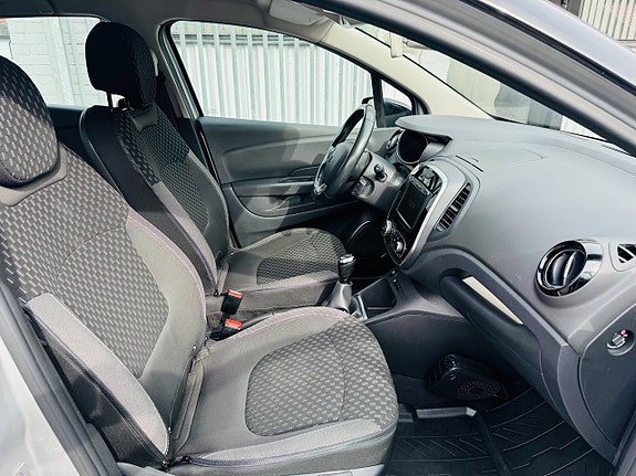 Renault Captur 5 of 23