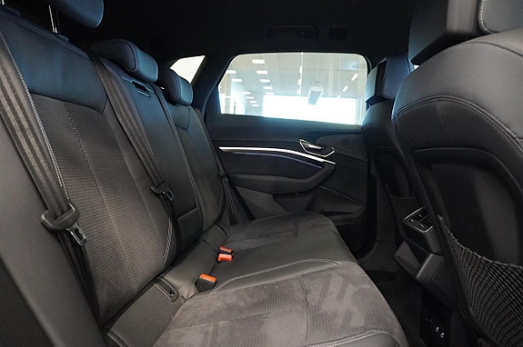 Audi Q8 e-tron 14 of 17